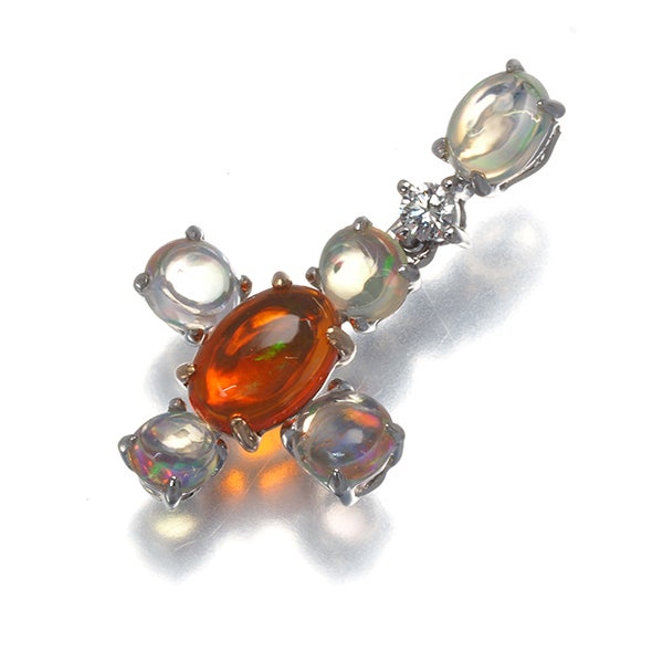 オパール 1.448ct  ダイヤ 0.041ct クロス 揺れる ペンダントトップ K18WG 
