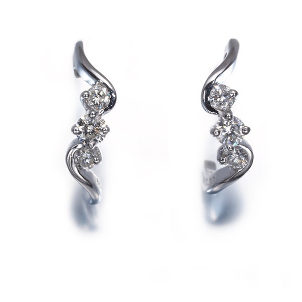 エステール ピアス ダイヤ 0.30ct/0.30ct   K18WG 