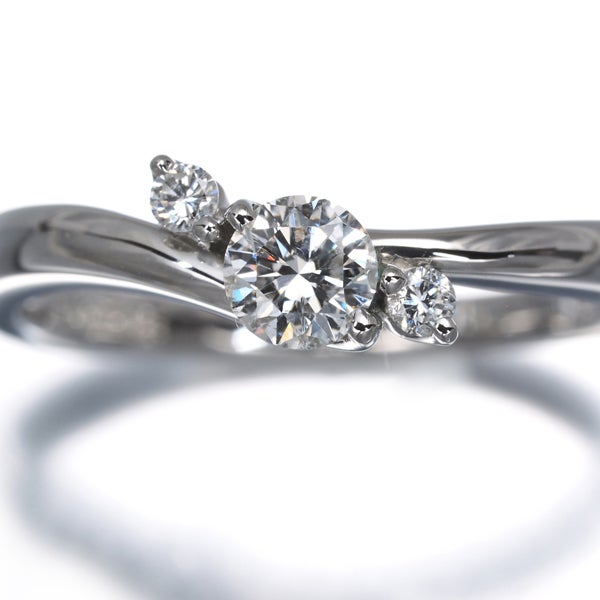ヴァンドーム リング  ダイヤ 0.25ct/0.05ct  3P 13号 Pt950 