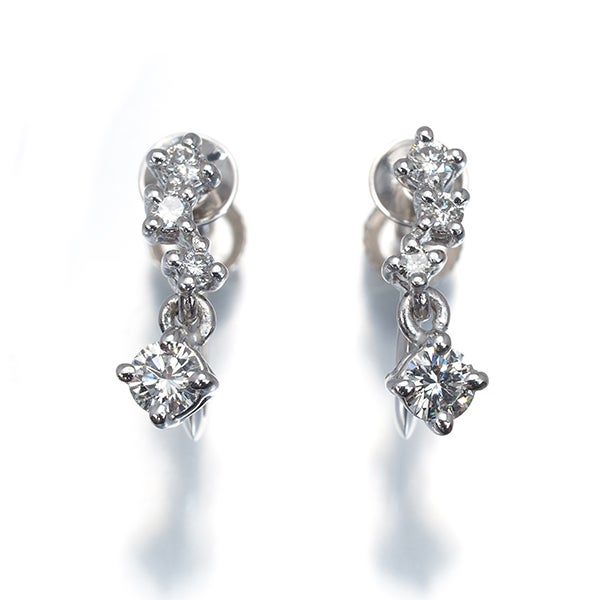 タサキ イヤリング  ダイヤ 0.14ct/0.14ct  揺れる Pt900 