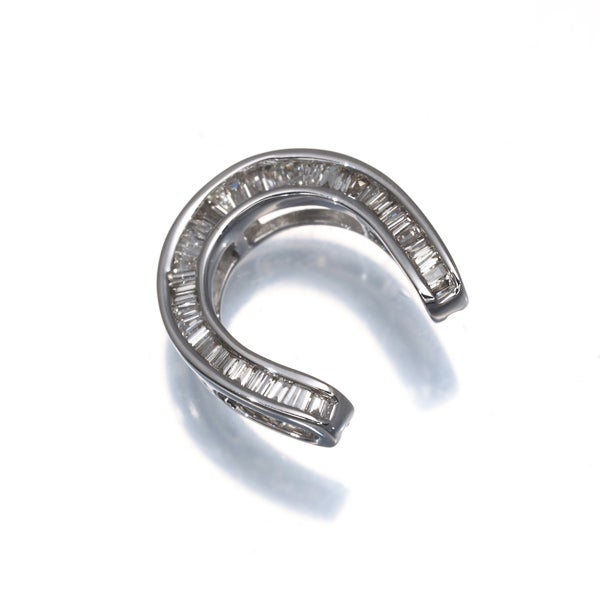  ダイヤ 0.20ct テーパーバゲットカット ホースシュー  ペンダントトップ K18WG 