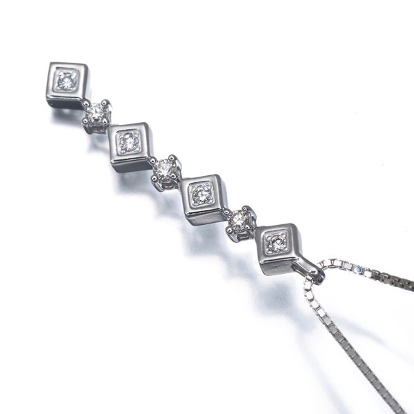 タサキ ネックレス  ダイヤ 0.09ct  揺れる K18WG 